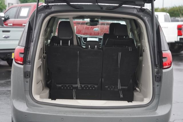 Used 2023 Chrysler Pacifica Touring-L FWD image 33
