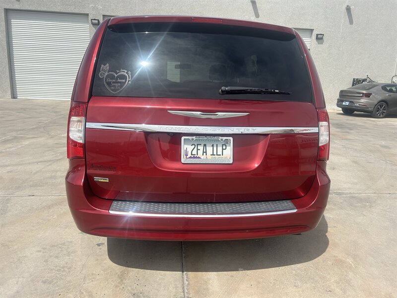 Used 2016 Chrysler Town & Country Touring image 6