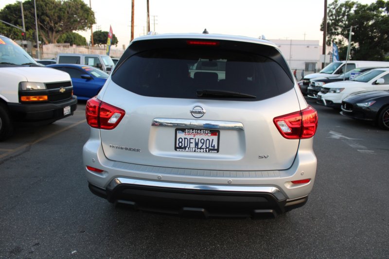 Used 2018 Nissan Pathfinder SV image 5
