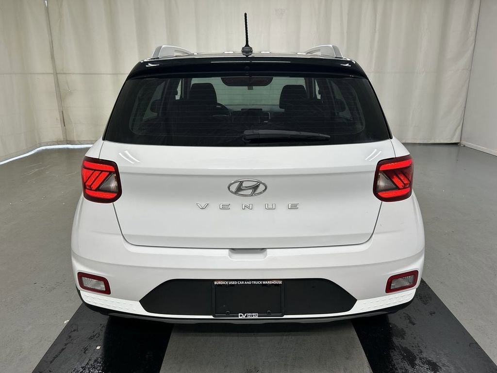 Used 2023 Hyundai Venue Limited w/ Cargo Package FWD image 21