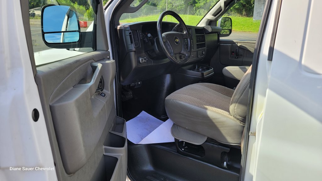Used 2021 Chevrolet Express 2500 w/ Driver Convenience Package RWD image 18