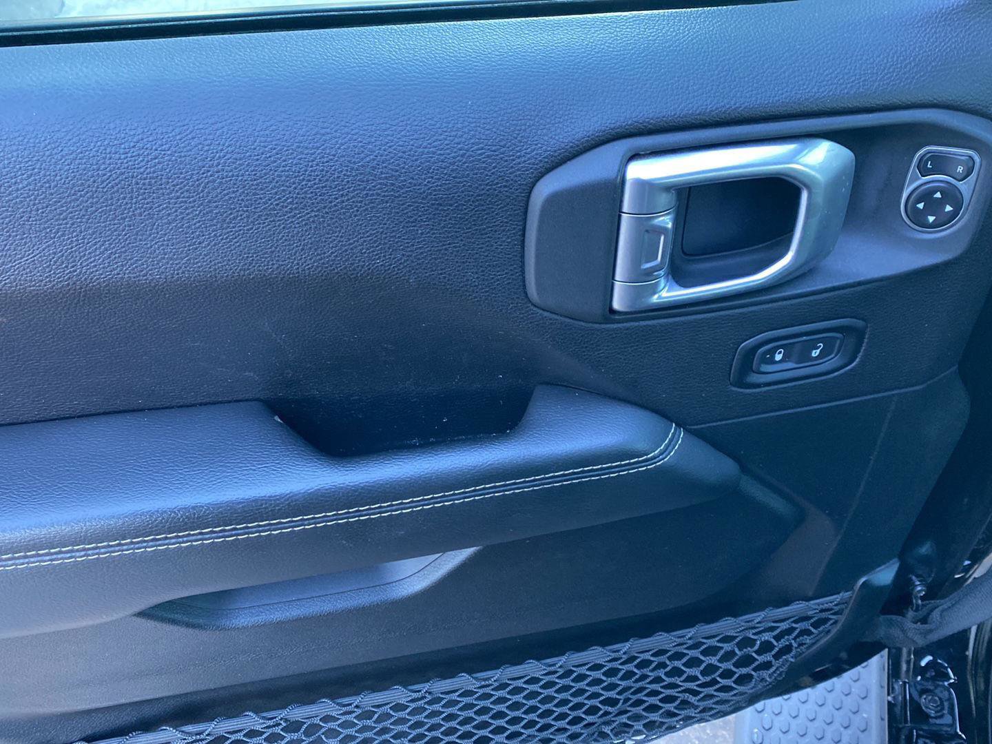 Used 2019 Jeep Wrangler Unlimited Sahara image 4