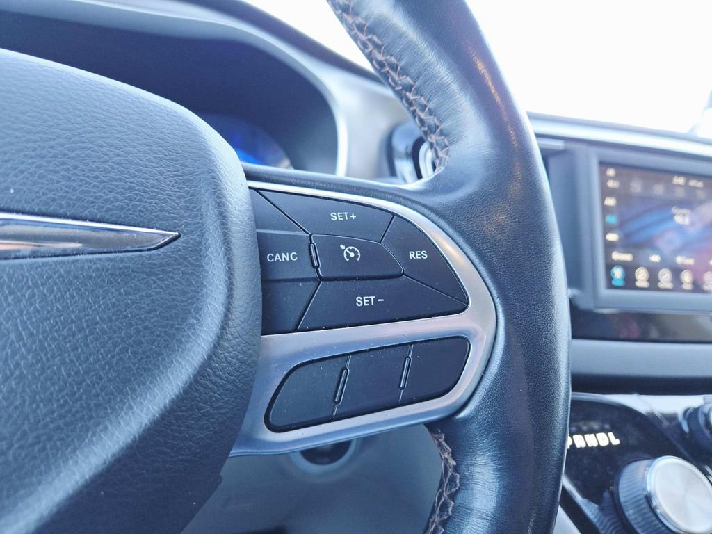Used 2020 Chrysler Pacifica Touring-L image 22
