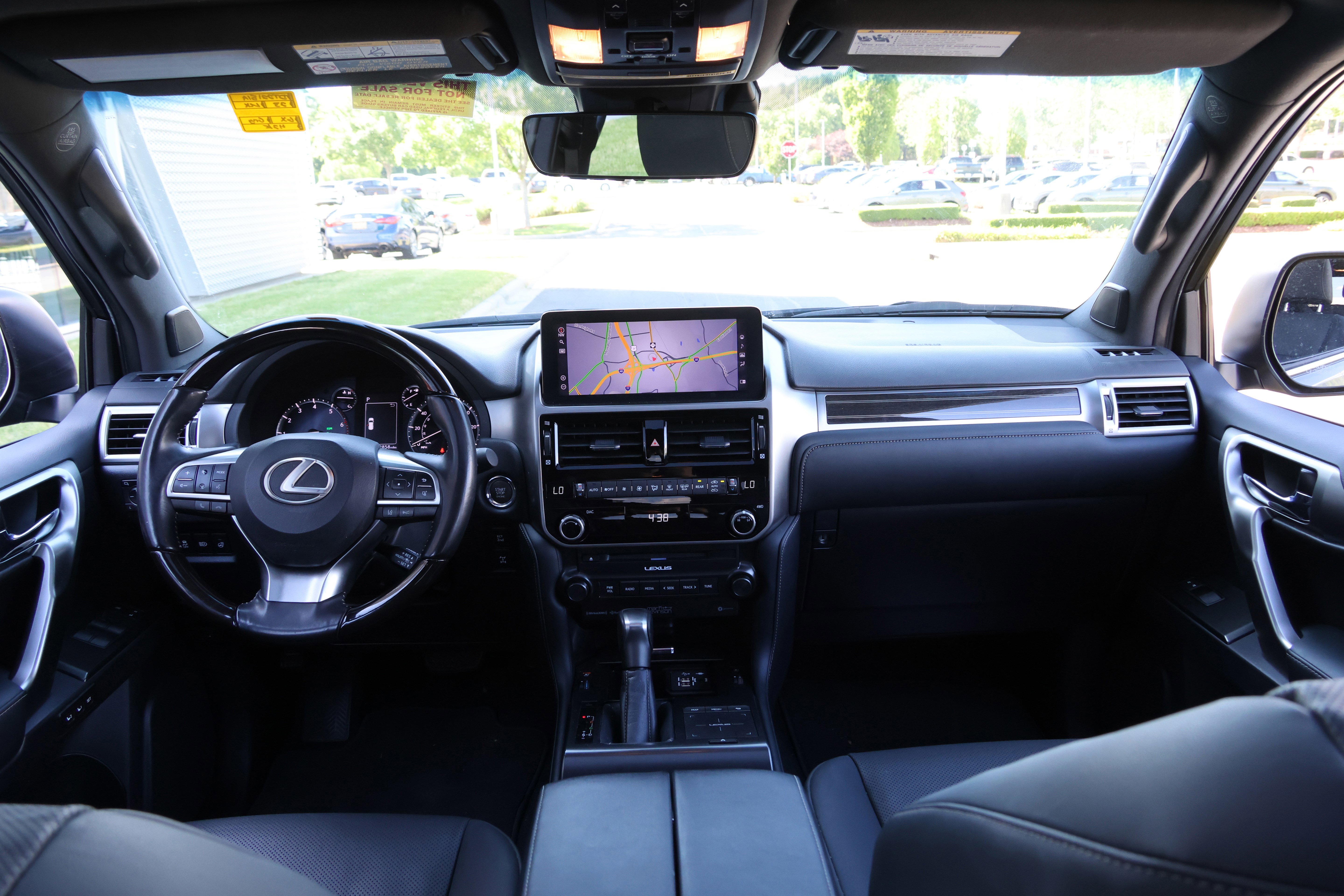 Used 2023 Lexus GX 460 Premium w/ Accessory Package AWD/4WD image 31