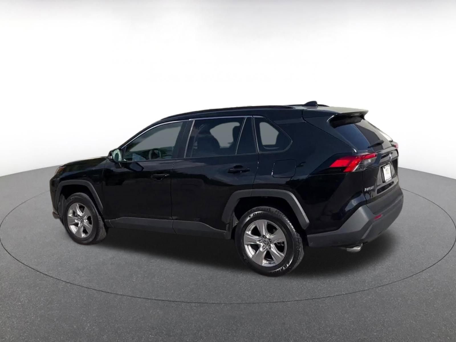 Used 2025 Toyota RAV4 XLE w/ Convenience Package AWD/4WD image 10