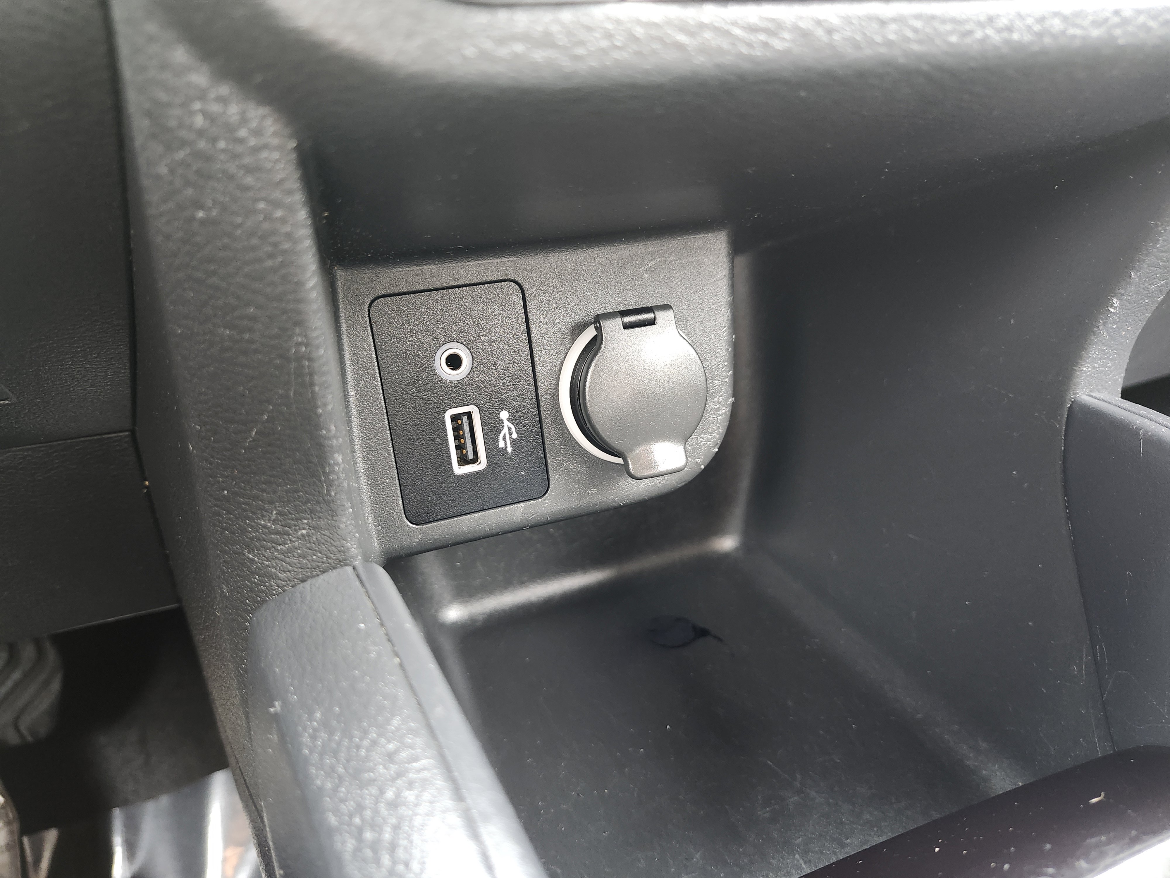 Used 2020 Nissan Kicks S FWD image 8