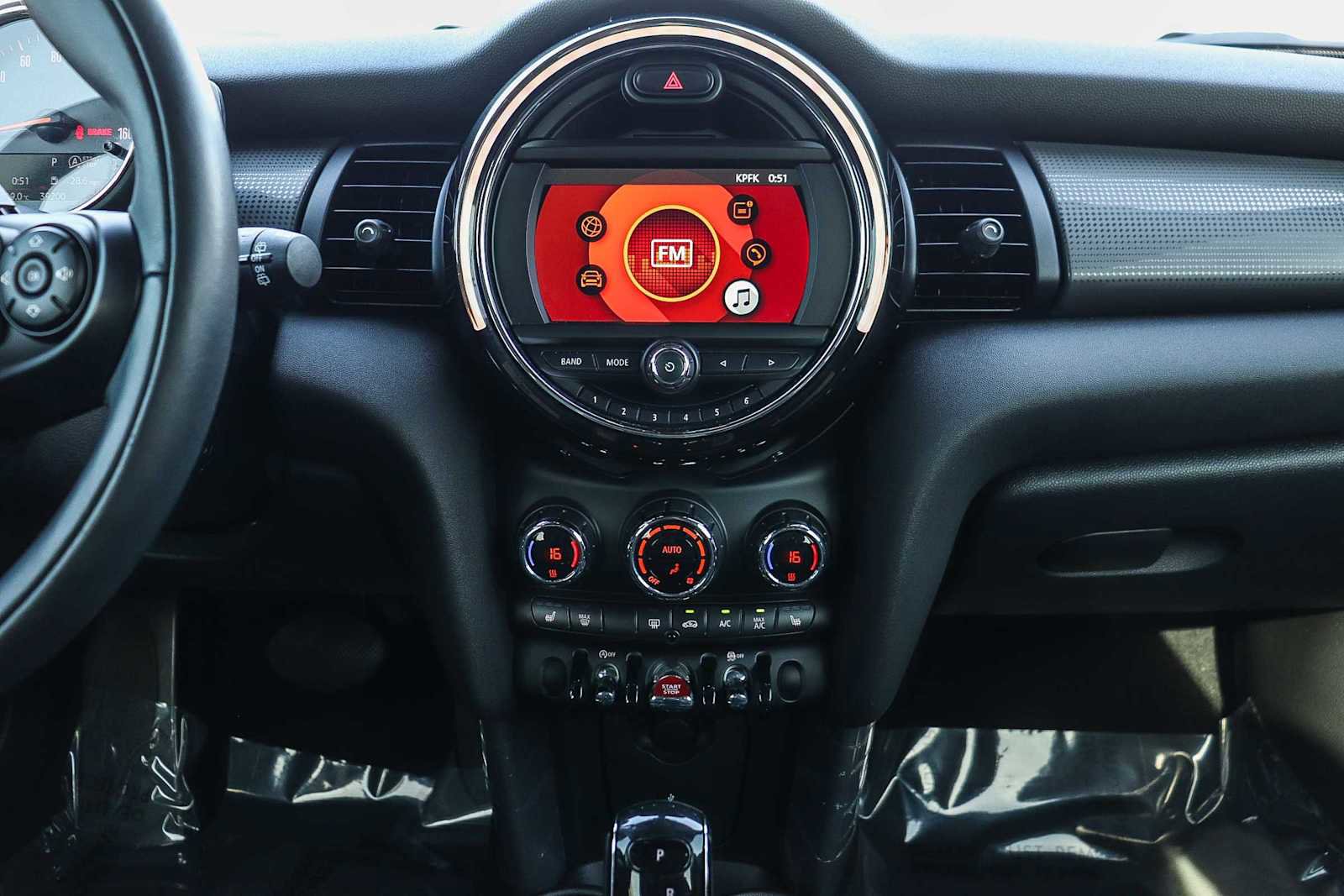 Used 2020 MINI Cooper 2-Door Hardtop image 17