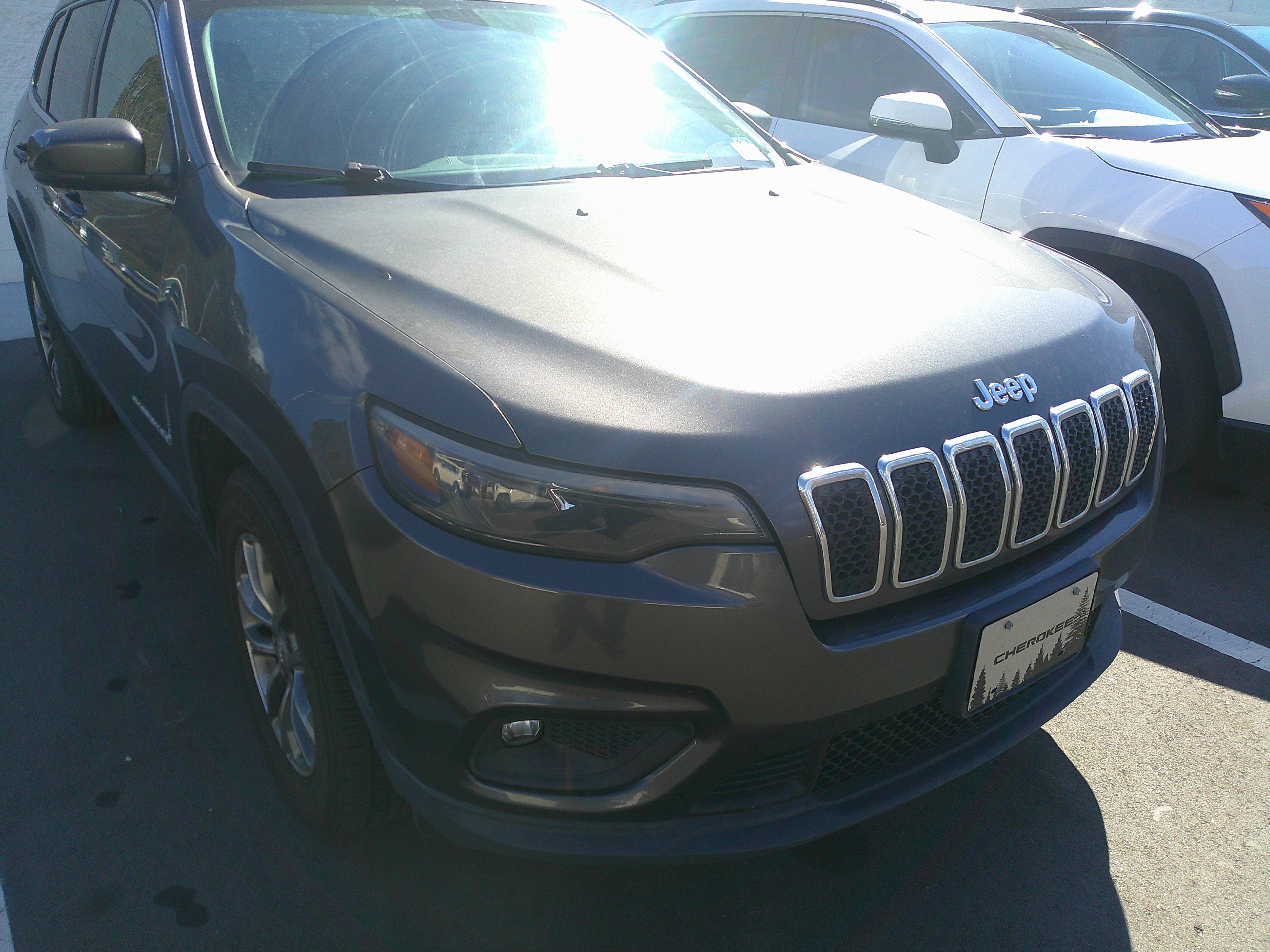 Used 2020 Jeep Cherokee Latitude Plus w/ Comfort/Convenience Group image 2