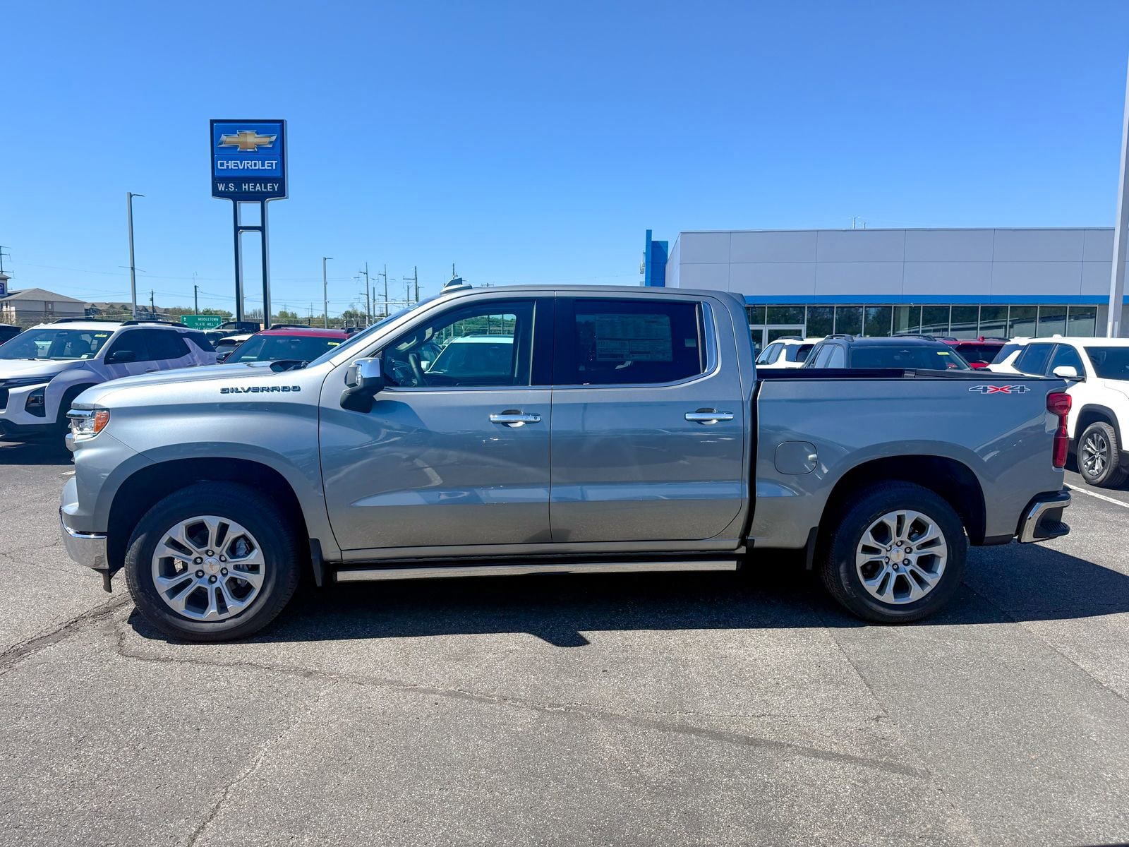 New 2026 Chevrolet Silverado 1500 LTZ w/ LTZ Premium Package AWD/4WD image 4