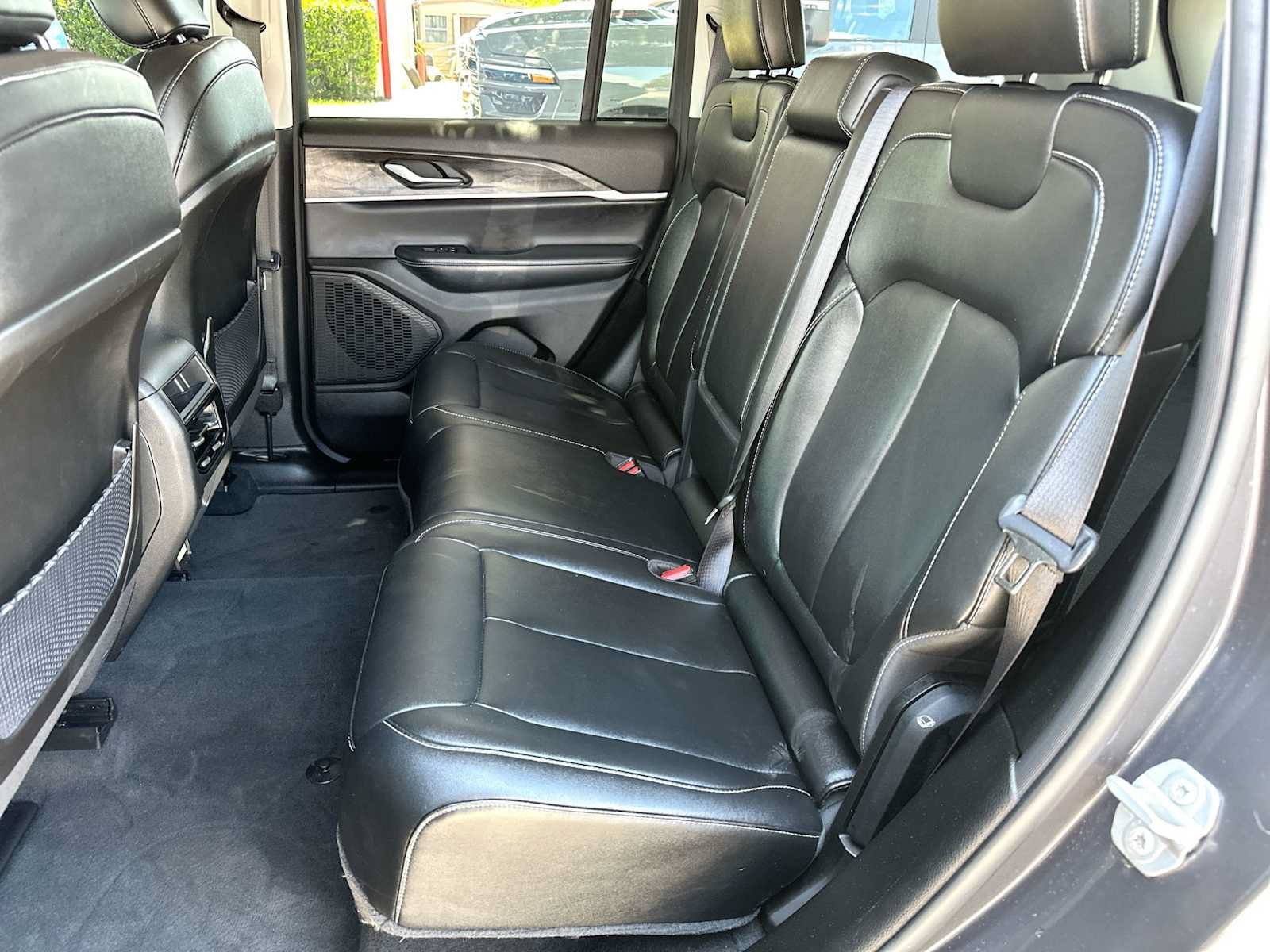 Used 2023 Jeep Grand Cherokee Limited w/ Black Appearance Package RWD image 23