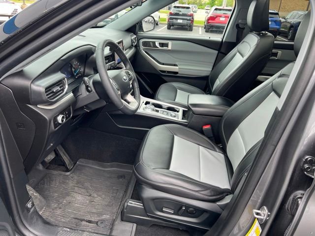 Used 2023 Ford Explorer XLT w/ Equipment Group 202A AWD/4WD image 6