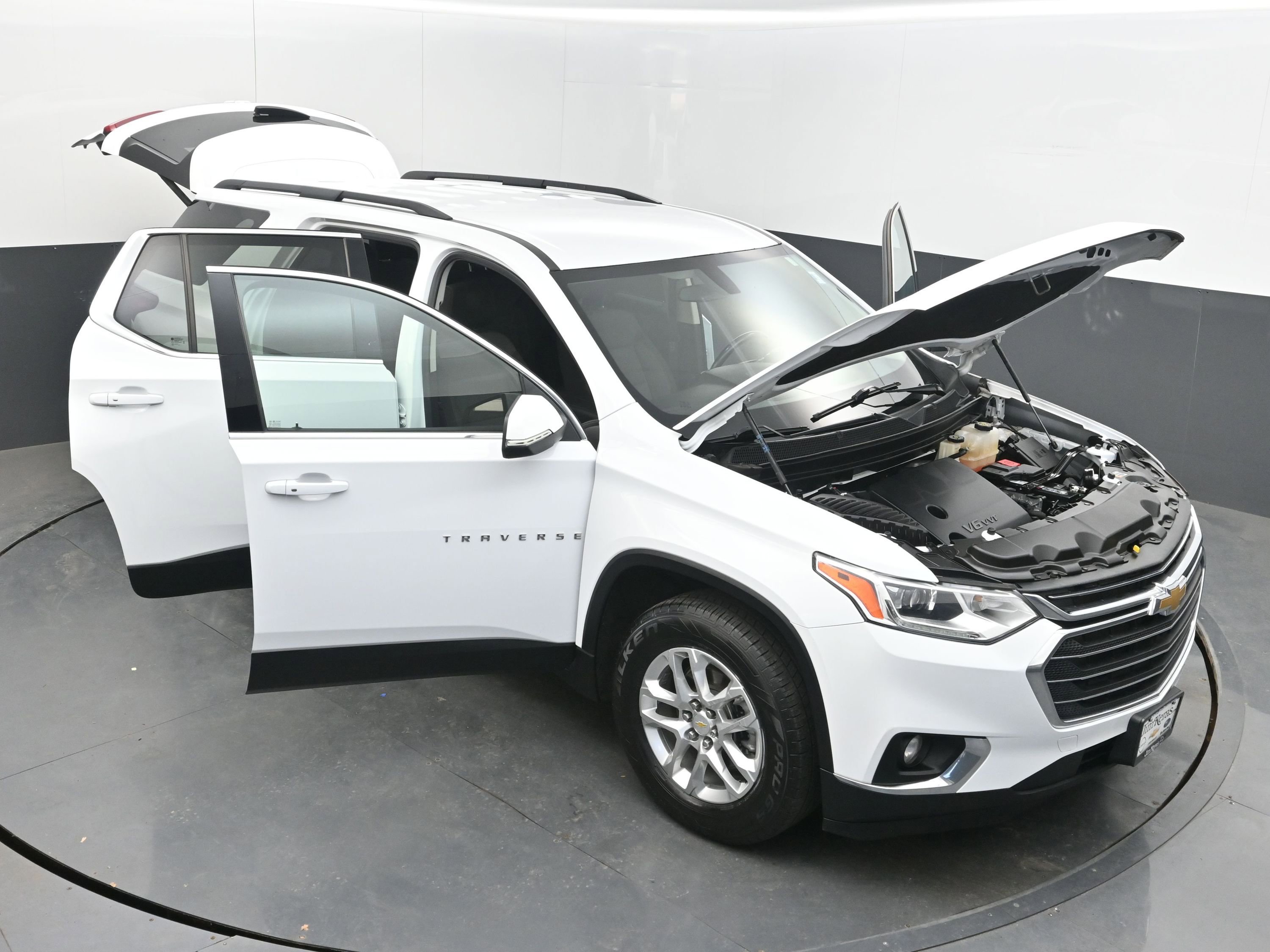 Used 2021 Chevrolet Traverse LT image 39