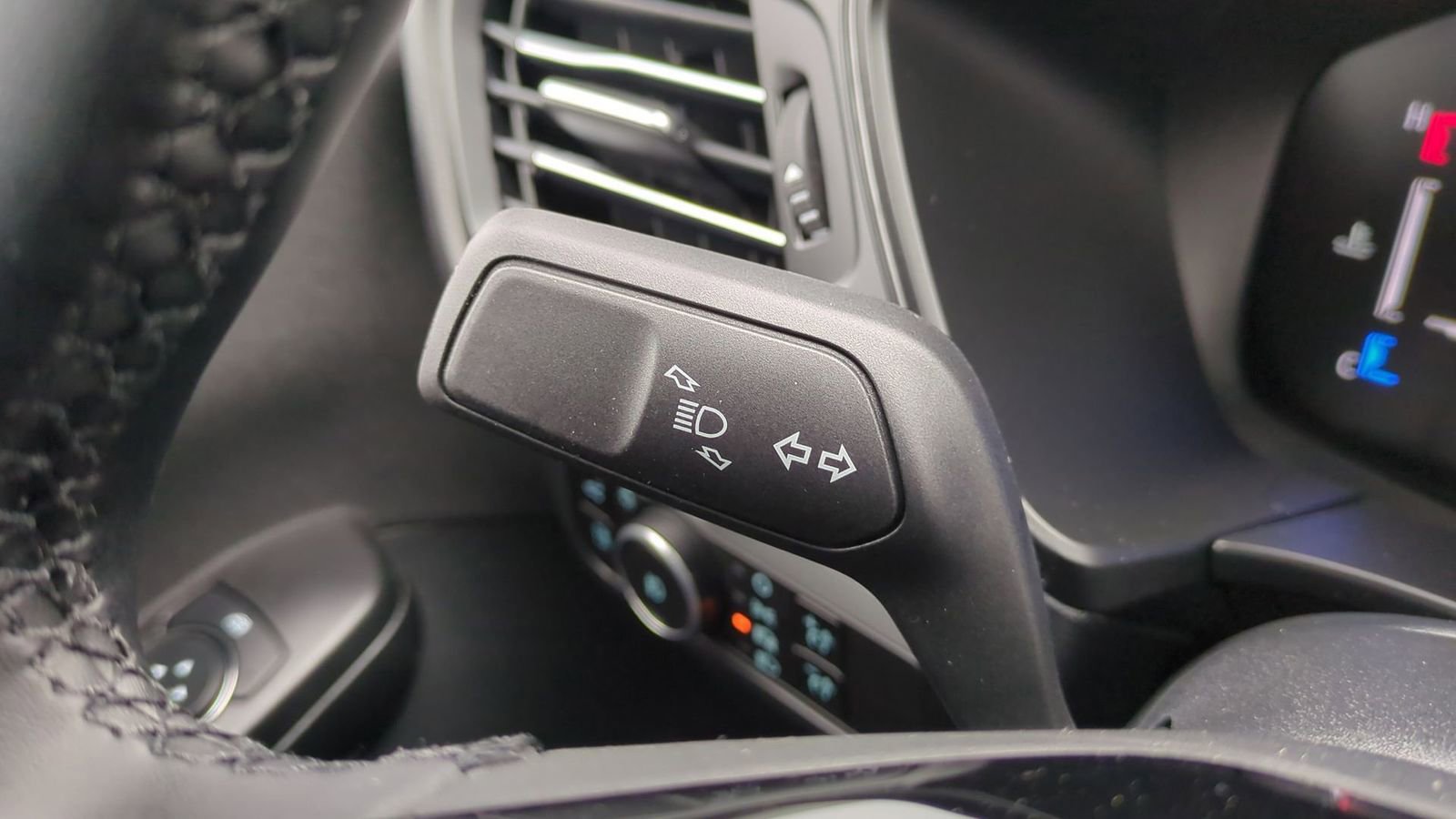 New 2026 Ford Escape SE w/ Class II Trailer Tow Package image 27