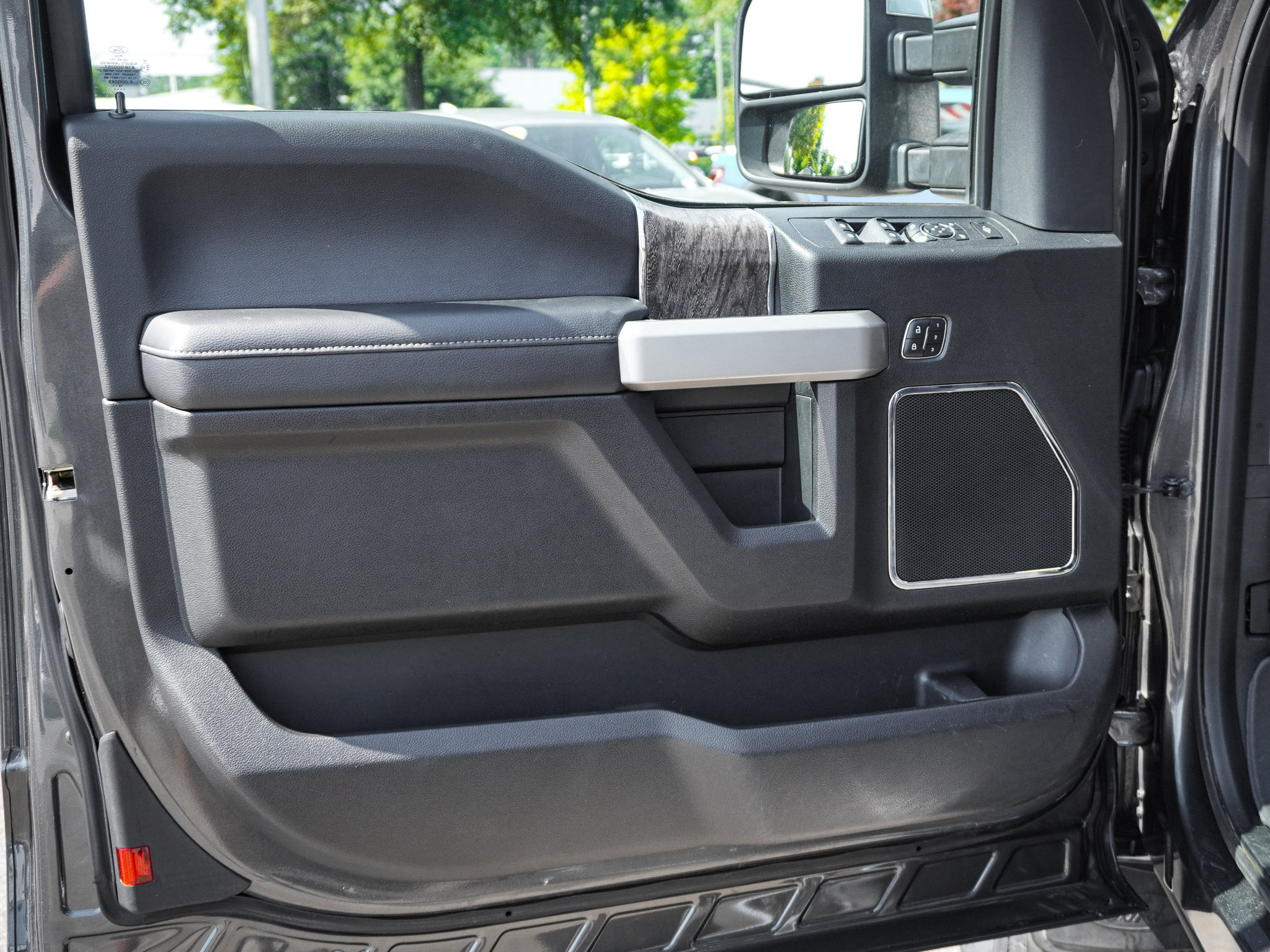 Used 2017 Ford F350 Lariat AWD/4WD image 14