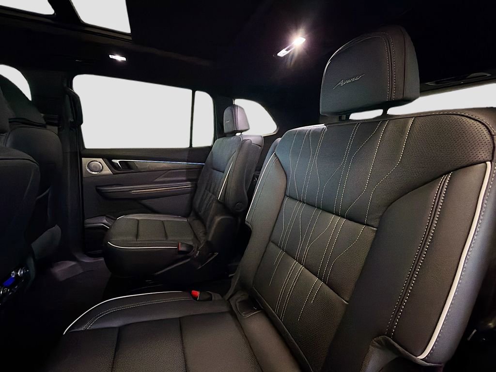 Used 2025 Buick Enclave Avenir image 27