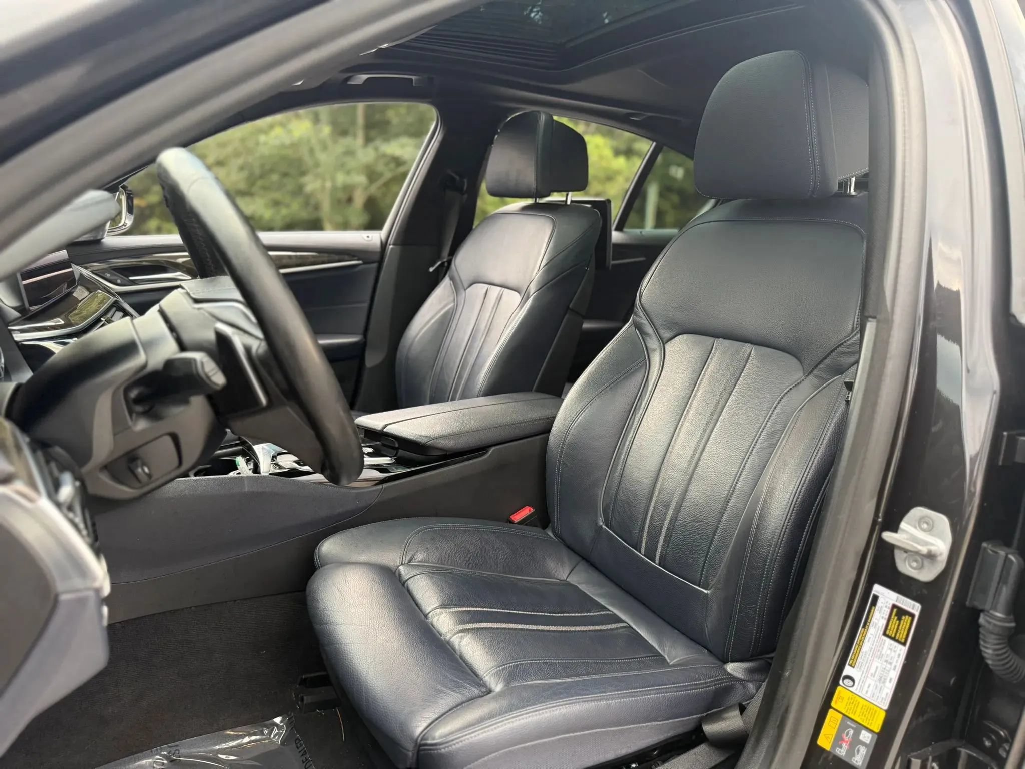 Used 2018 BMW 530e xDrive AWD/4WD image 13