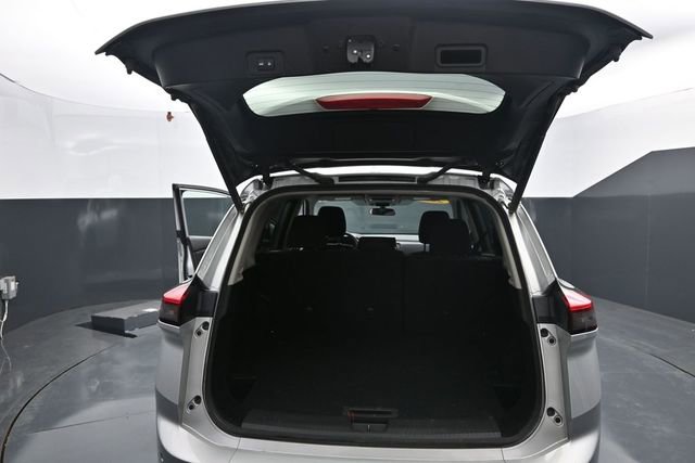 Used 2025 Nissan Rogue SV AWD/4WD image 29