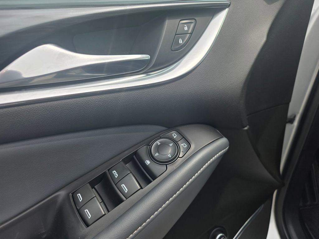 Used 2021 Buick Enclave Essence image 11