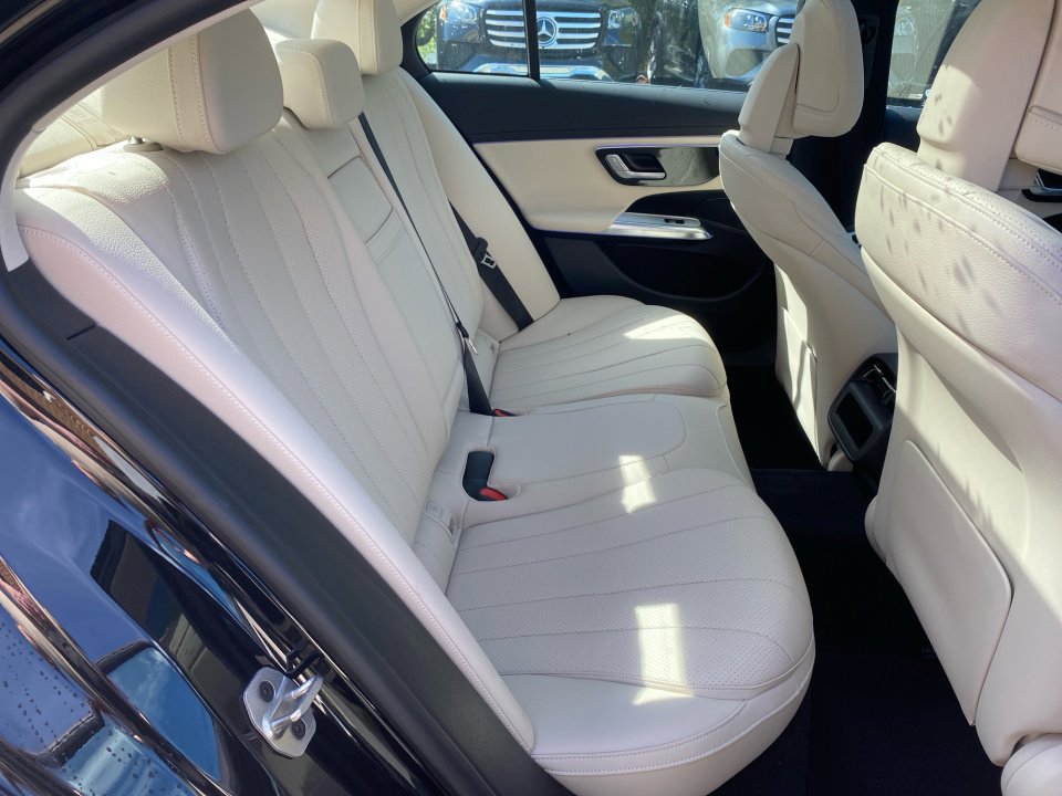 Used 2025 Mercedes-Benz E 350 4MATIC Sedan image 29
