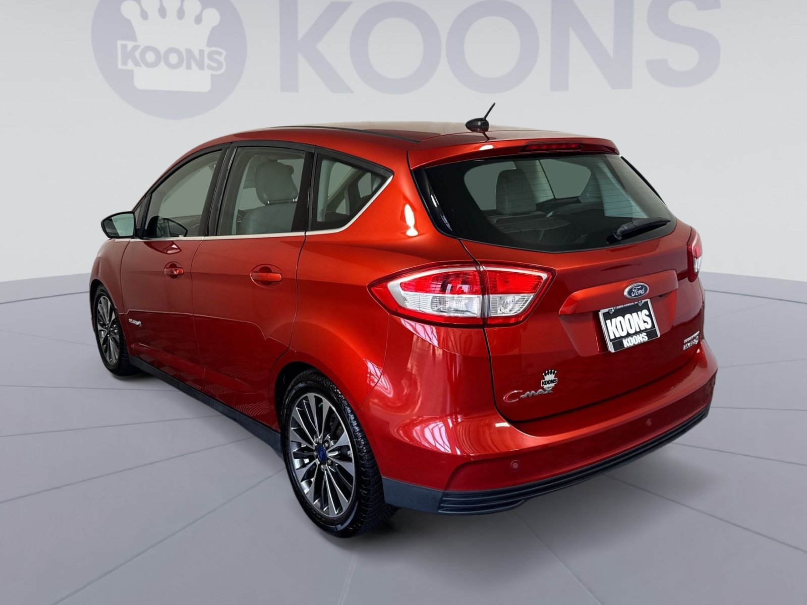 Used 2018 Ford C-MAX Titanium w/ Equipment Group 301A FWD image 4