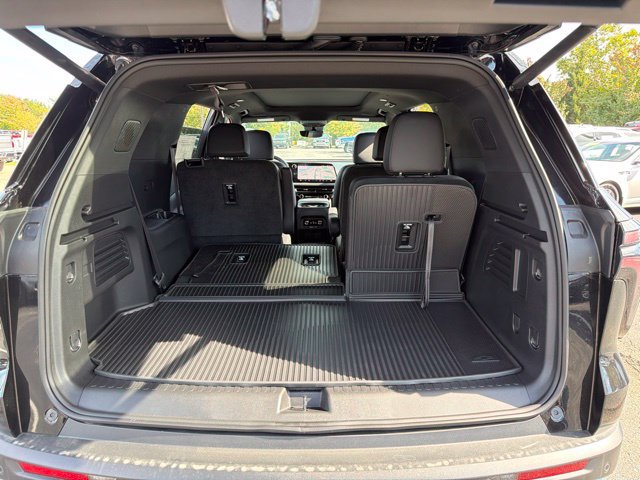 New 2027 Chevrolet Traverse LT w/ Sun and Wheel Package FWD image 30