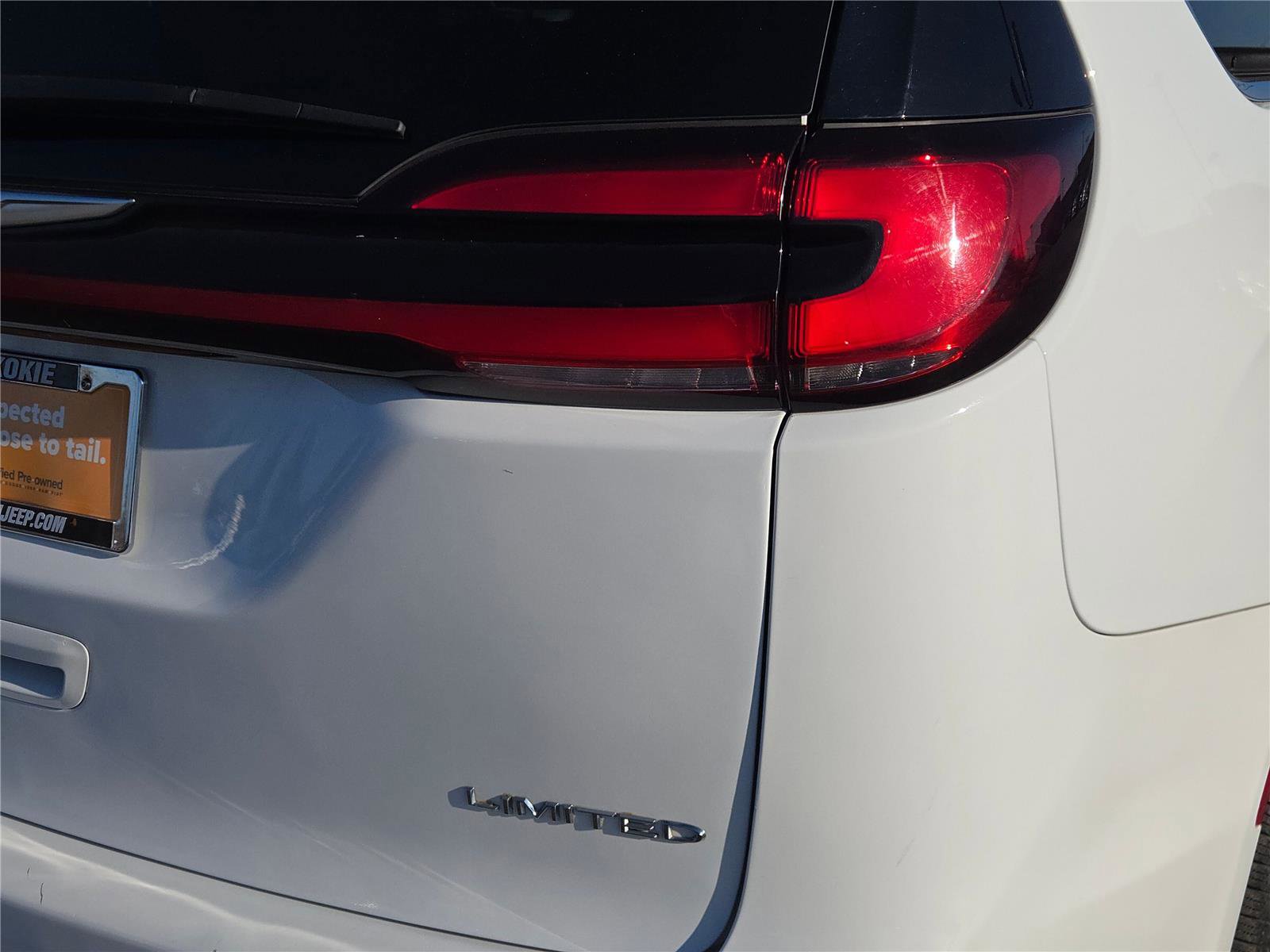 Certified 2023 Chrysler Pacifica Limited FWD image 16