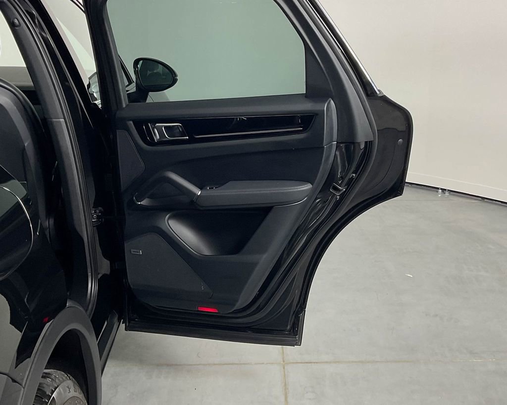 Used 2019 Porsche Cayenne AWD/4WD image 25