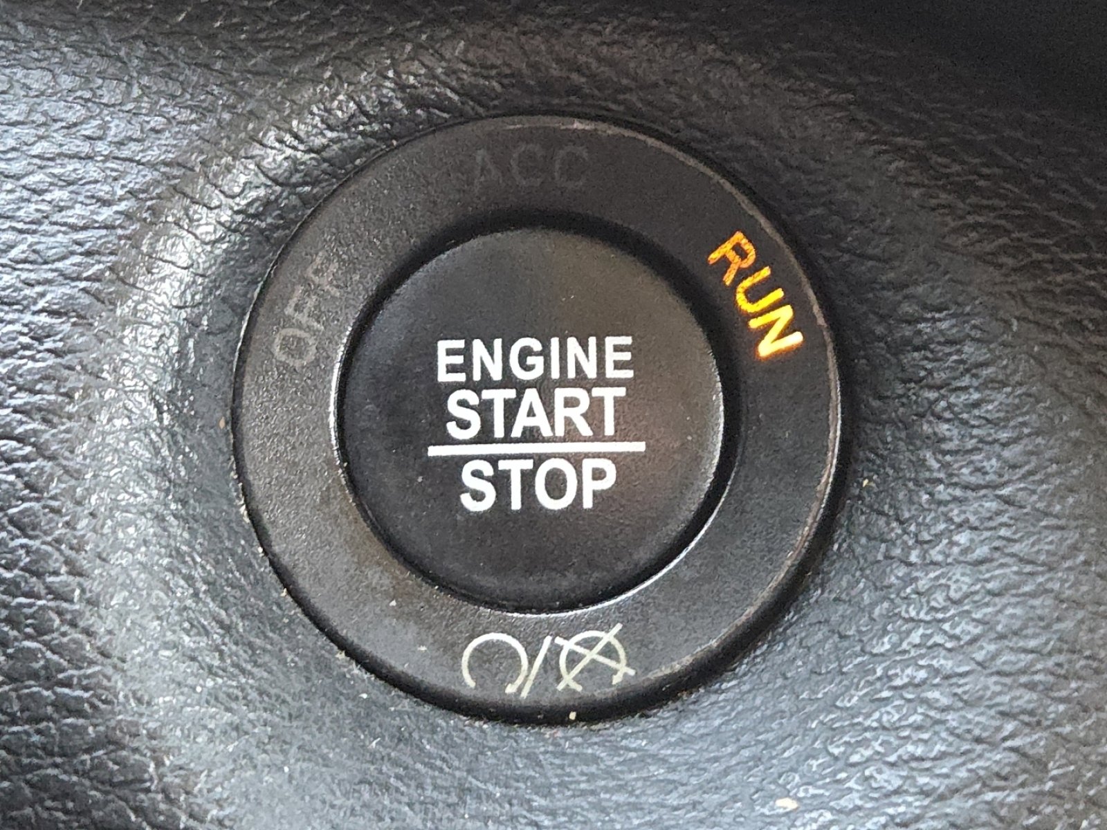 Used 2018 Jeep Cherokee Trailhawk w/ Cold Weather Group image 31