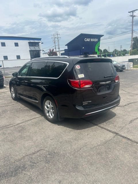 Used 2017 Chrysler Pacifica Touring-L Plus w/ Advanced Safetytec Group FWD image 10