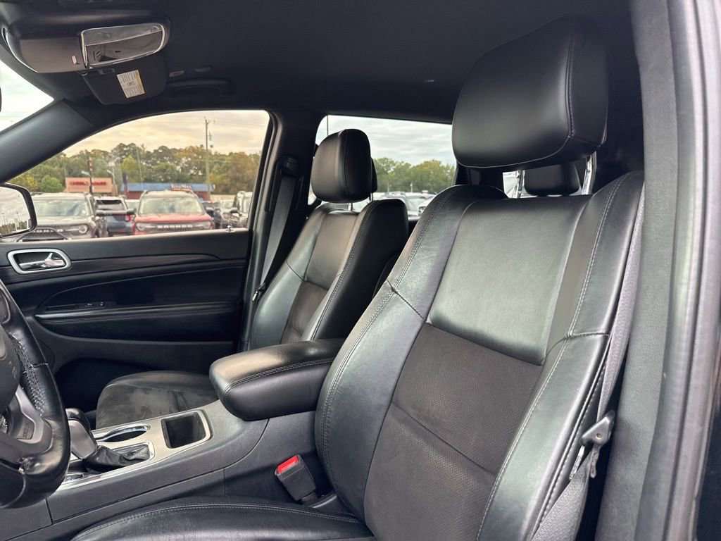 Used 2020 Jeep Grand Cherokee Laredo w/ Laredo X Package image 13