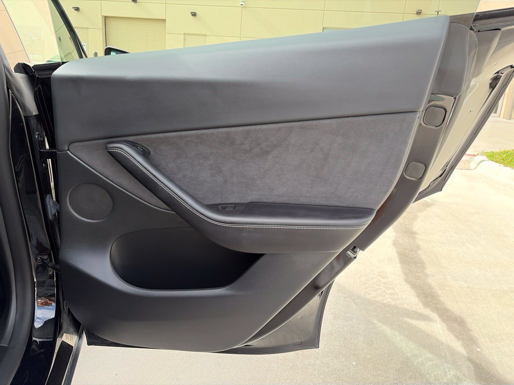 Used 2022 Tesla Model Y Long Range AWD/4WD image 18