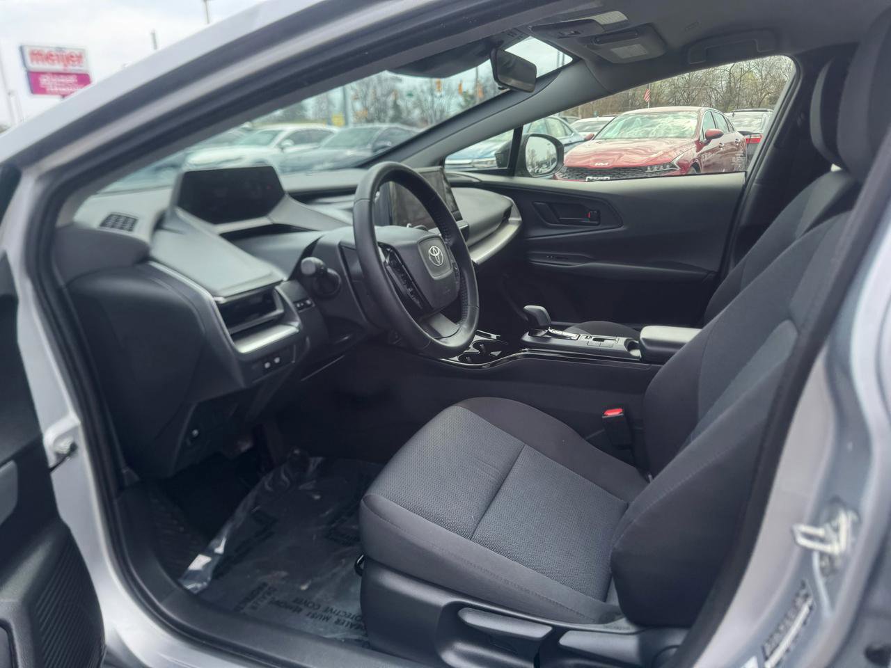 Used 2025 Toyota Prius LE image 19