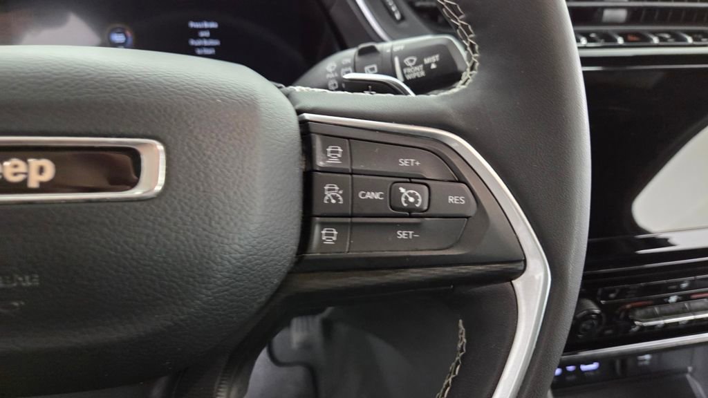 Used 2023 Jeep Grand Cherokee L Laredo image 19