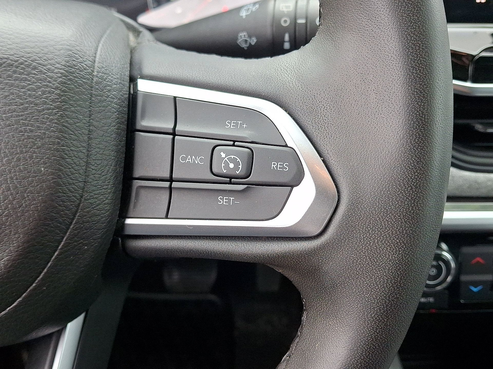 Used 2023 Jeep Compass Latitude AWD/4WD image 18
