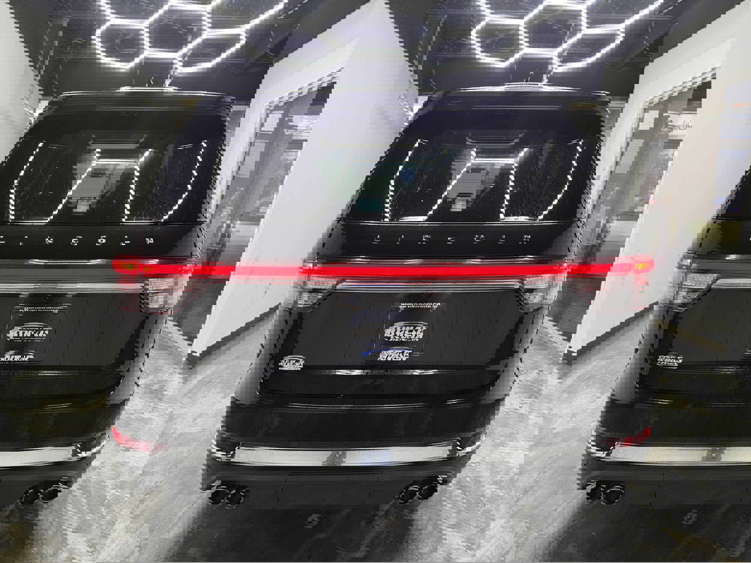 Used 2020 Lincoln Aviator Reserve w/ Equipment Group 201A image 4