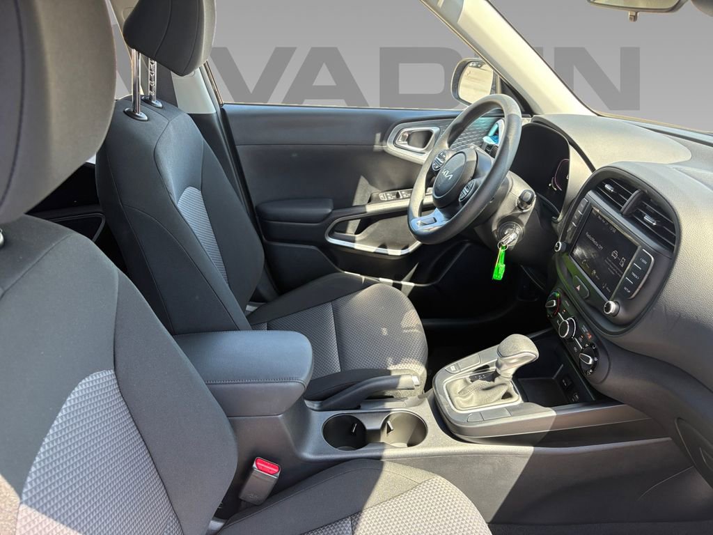 Used 2025 Kia Soul LX FWD image 7