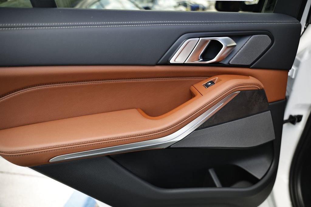 New 2026 BMW X5 xDrive50e w/ M Sport Package image 24