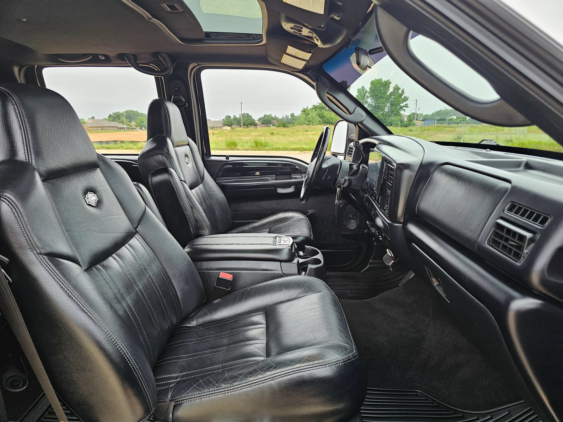 Used 2004 Ford F250 Harley-Davidson AWD/4WD image 2