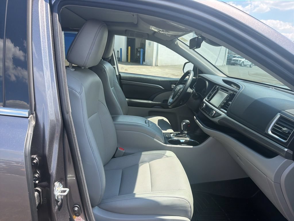 Used 2018 Toyota Highlander Limited AWD/4WD image 36