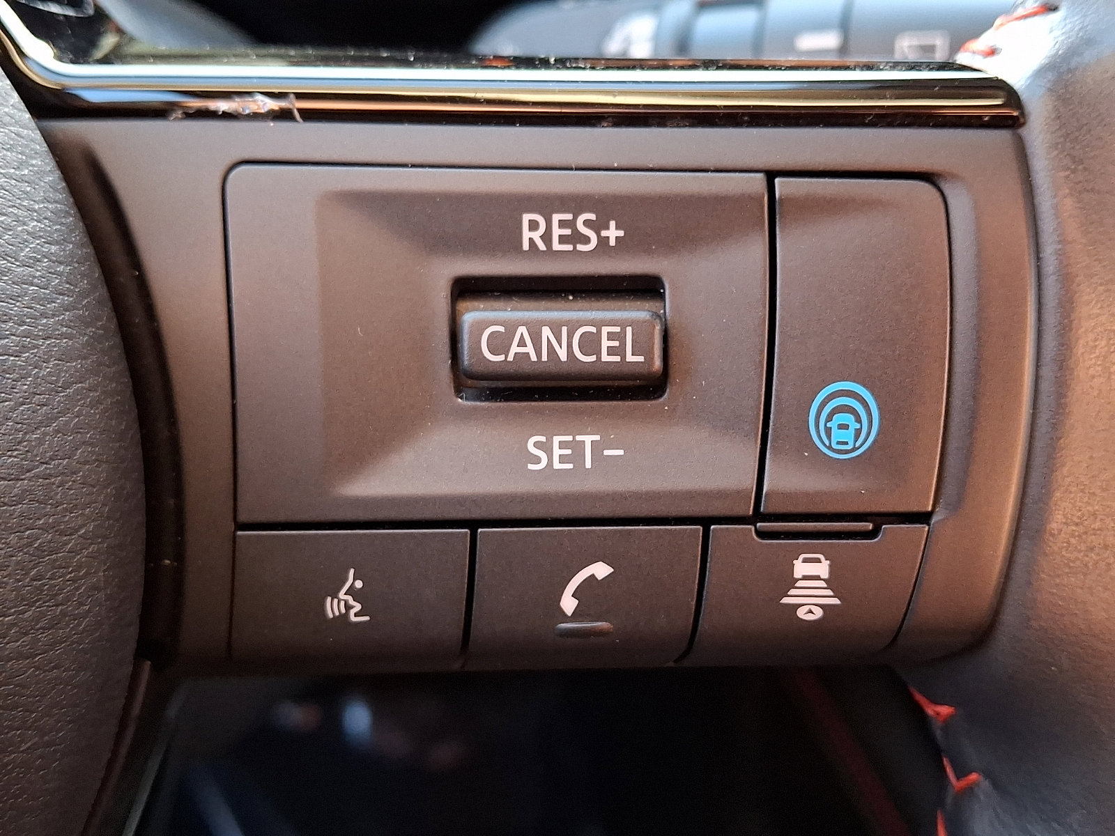 Certified 2025 Nissan Kicks SR image 23