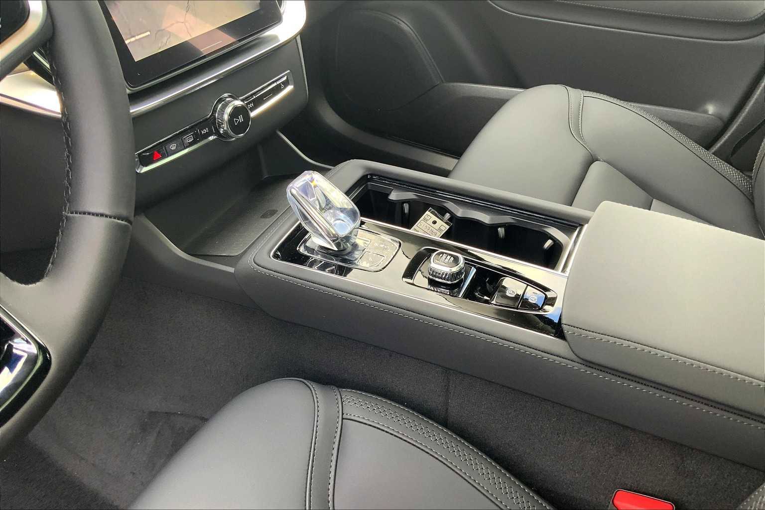 New 2025 Volvo XC90 B5 Plus image 10