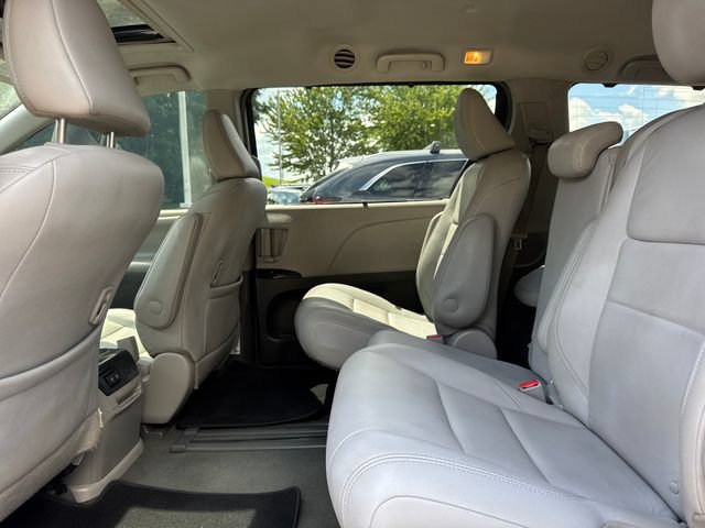 Used 2019 Toyota Sienna XLE FWD image 11