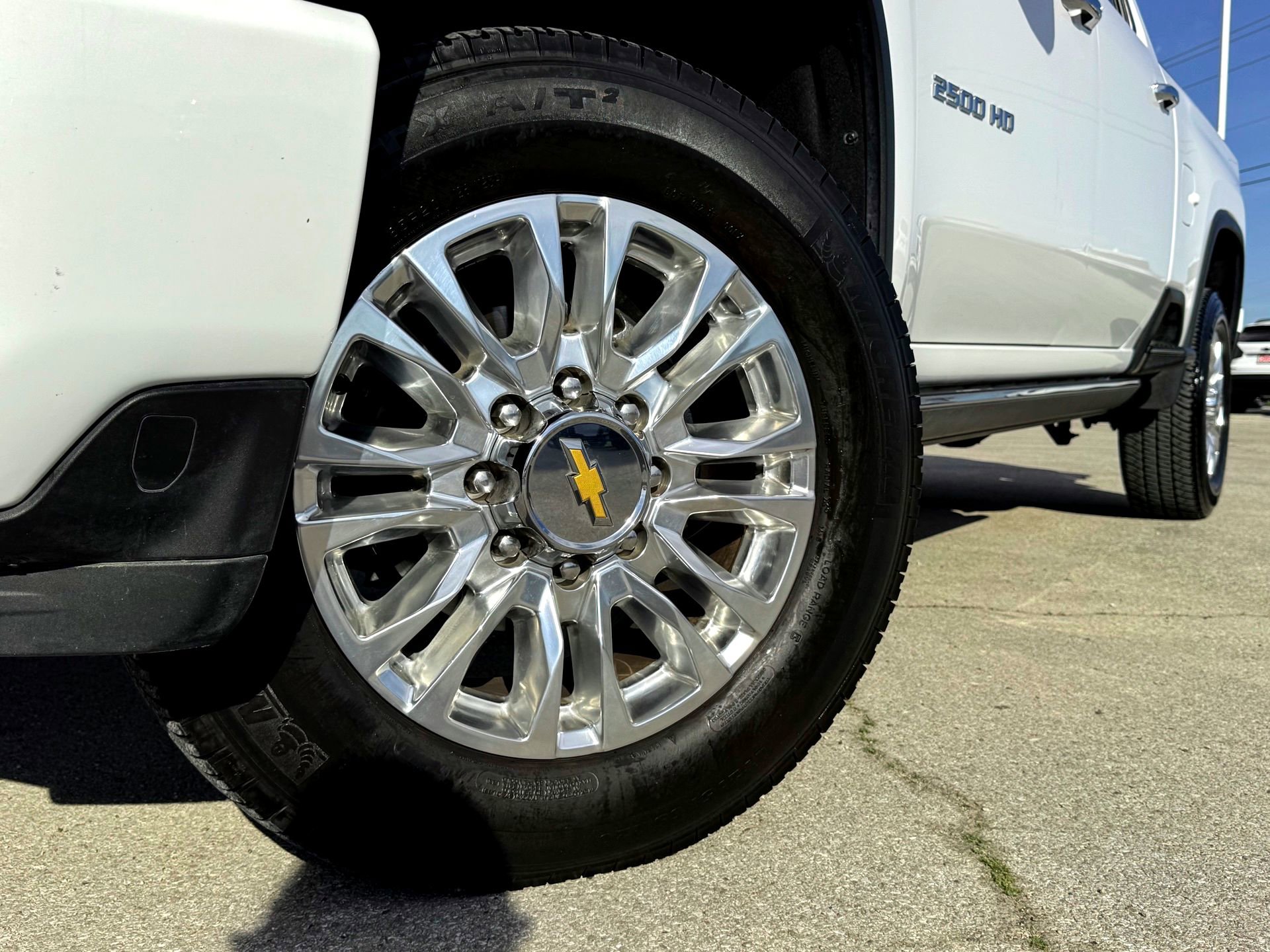 Used 2022 Chevrolet Silverado 2500 High Country w/ Z71 Off-Road Package image 2