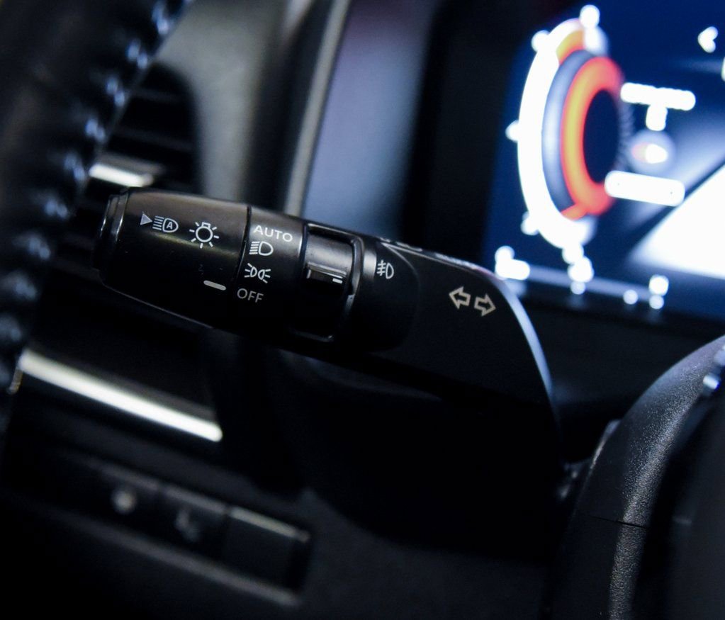 Used 2021 Nissan Rogue Platinum image 19