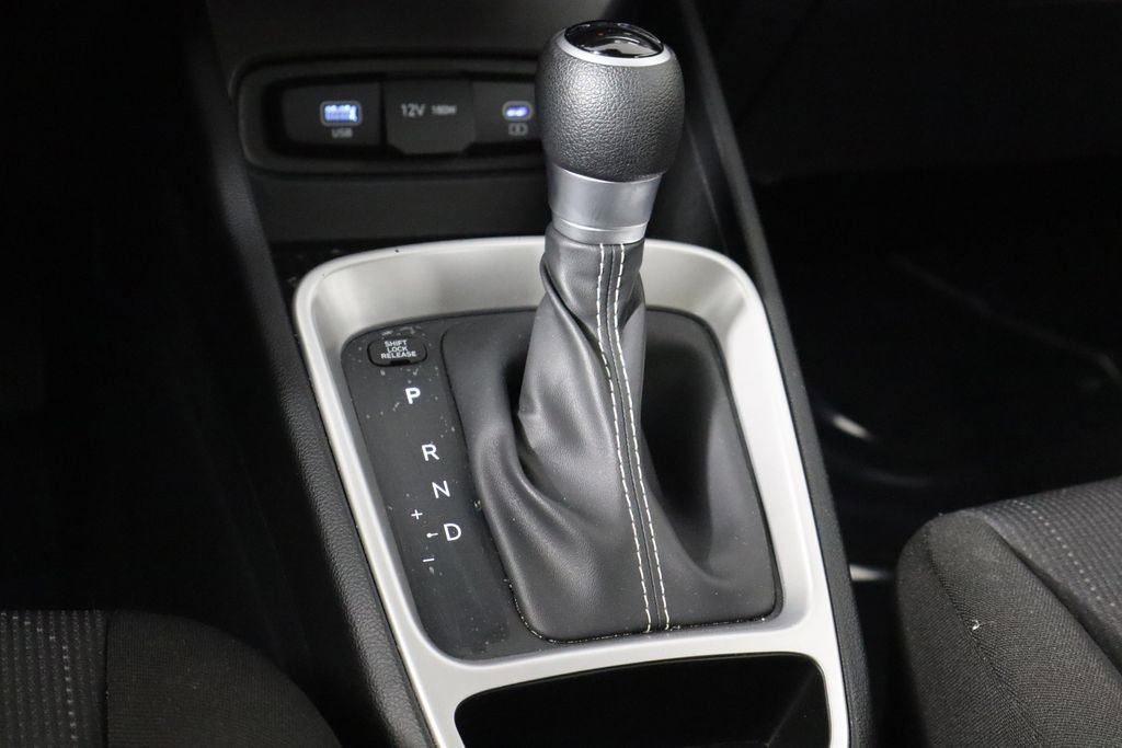 Used 2025 Hyundai Venue SE FWD image 25