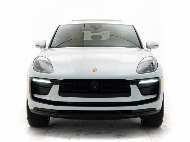 Certified 2025 Porsche Macan image 32