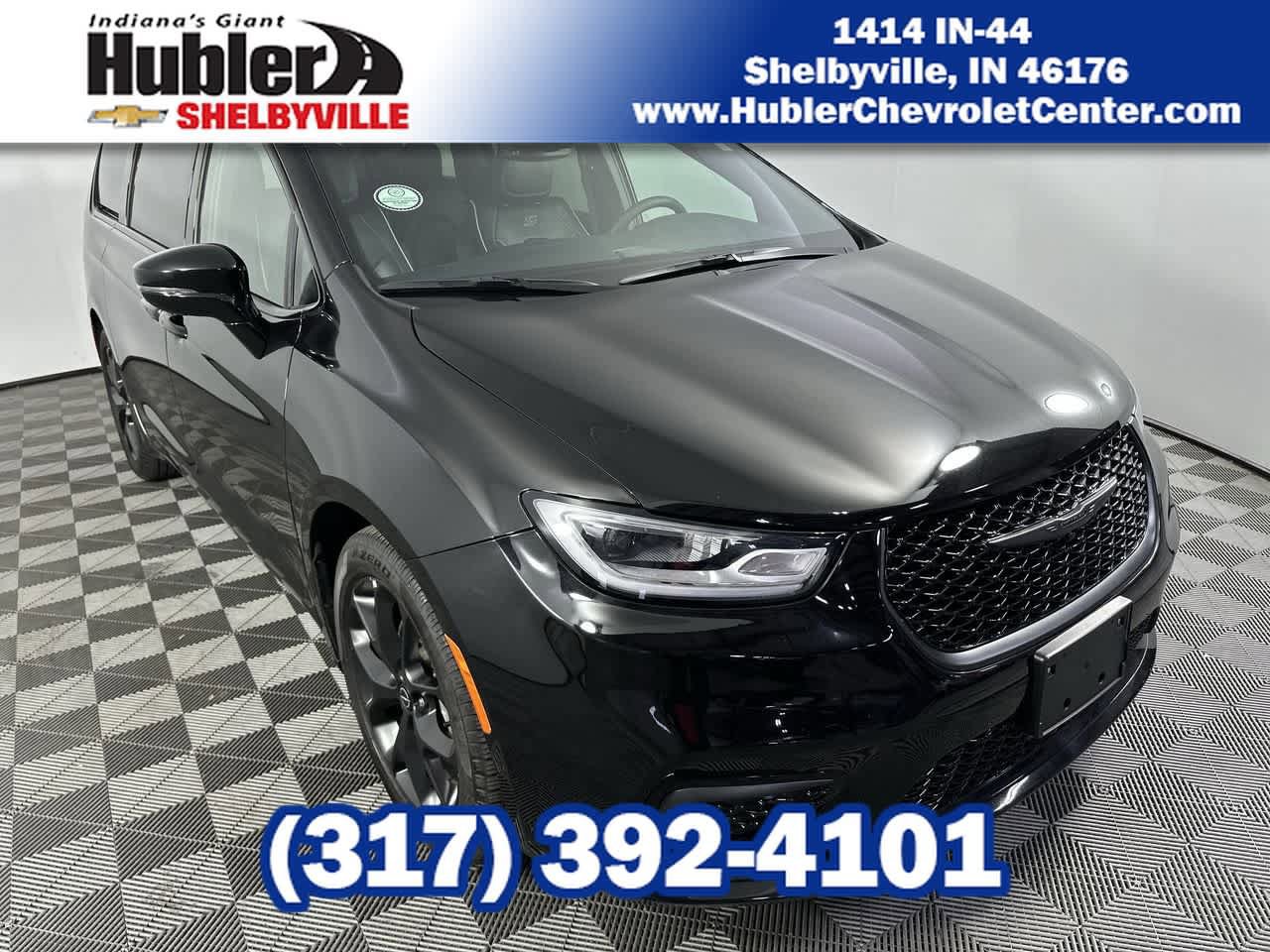 Used 2025 Chrysler Pacifica Limited FWD image 1