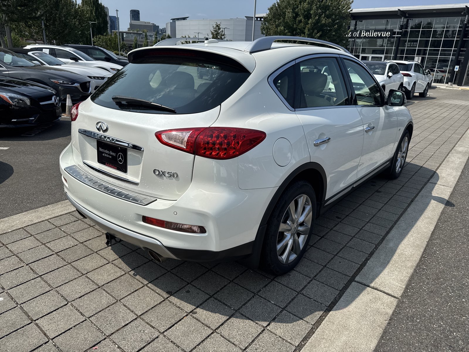 Used 2017 INFINITI QX50 AWD w/ Premium Plus Package image 5