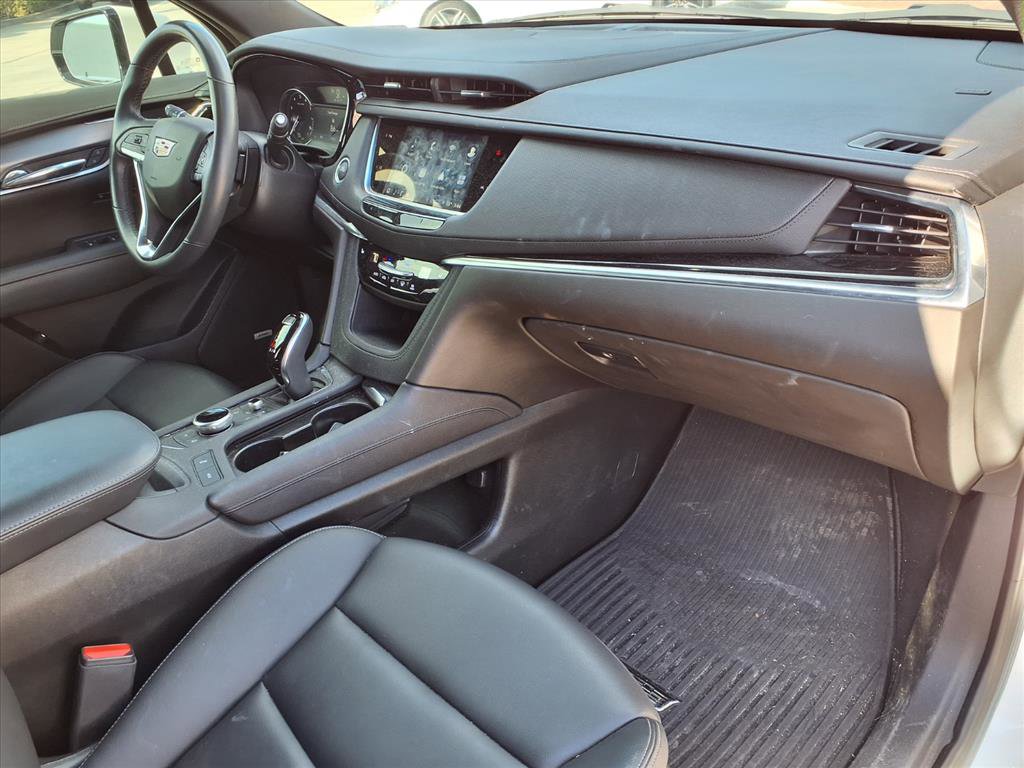 Certified 2024 Cadillac XT6 Luxury image 8