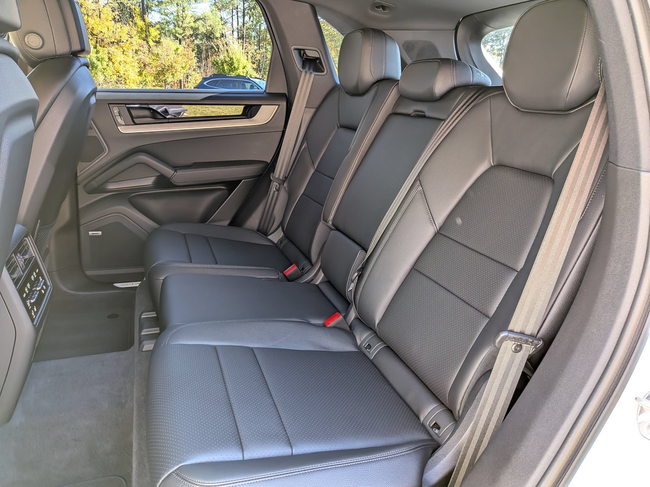 Certified 2025 Porsche Cayenne AWD/4WD image 31